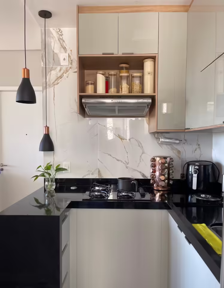 Cozinha Planejada Pequena em Campinas com armários de teto Cozinha Planejada Pequena de apartamento em Campinas armários de teto